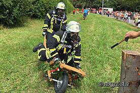 Immer mit am Start: Die Jungs von der Freiwilligen Feuerwehr.