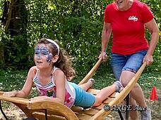 Spontane KInder-Erwachsenen-Teams fanden mit Spaß zusammen.