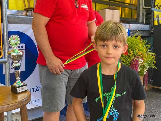 Schubkarren-Rennen 2022: So sehen strahlende Sieger aus!