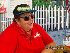 Rennleiterin Annemarie Hardy bei der Anmeldung letzter Kinder-Teams.