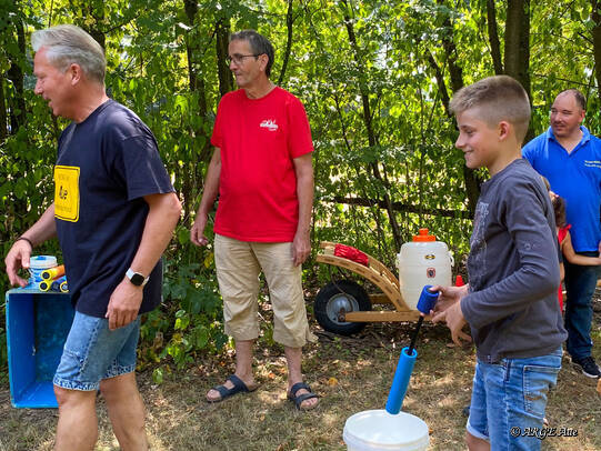 Das Renngeschehen wird genau kontrolliert.