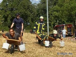 Die Freiwillige Feuerwehr bei einem etwas anderen Einsatz - unser traditionelles Schubkarren-Rennen!